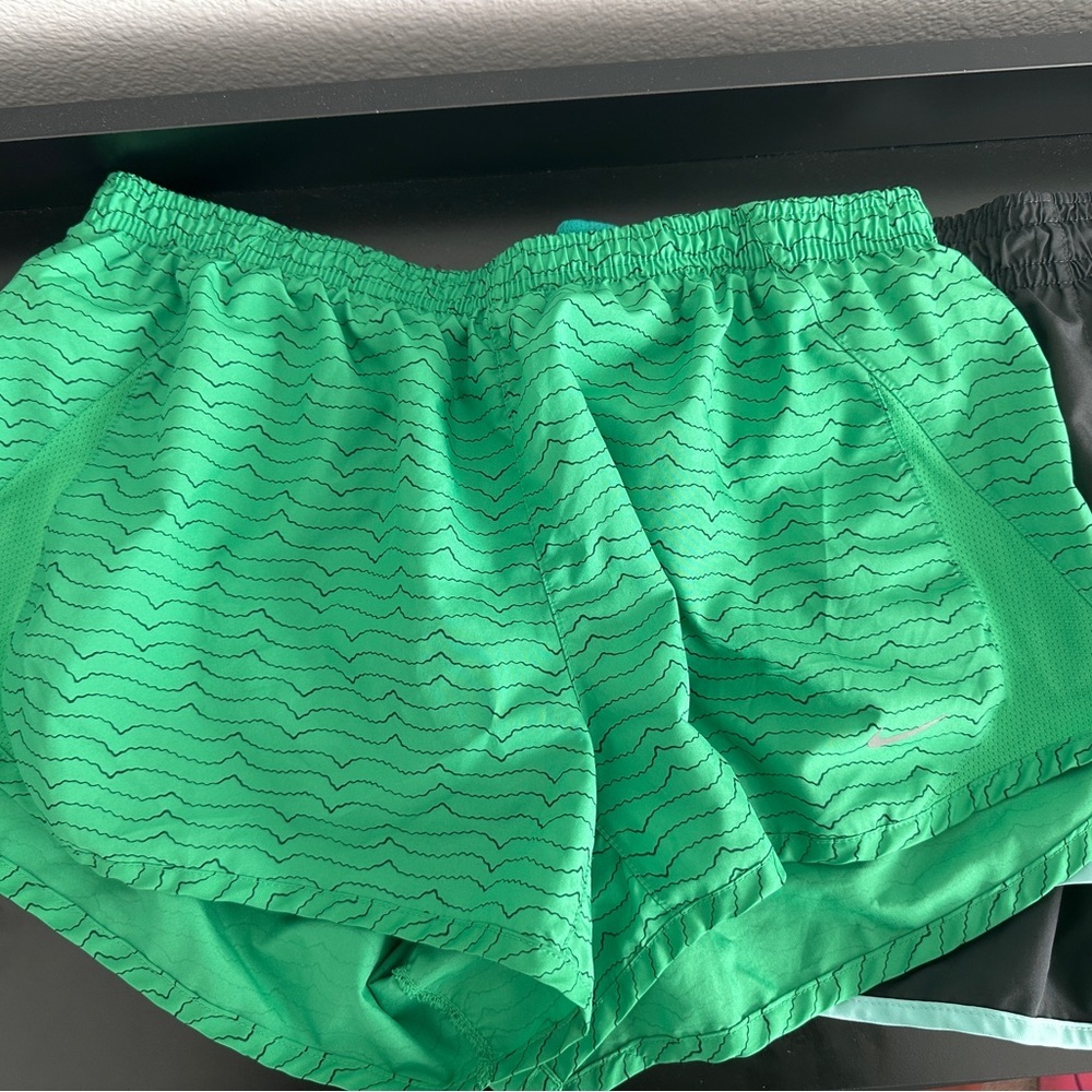Nike Green and Gray Sports Shorts - Picture 4 of 6